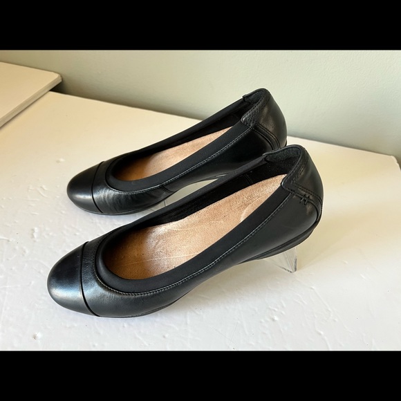 Clarks Ballet Pumps in Black Leather - Picture 1 of 7